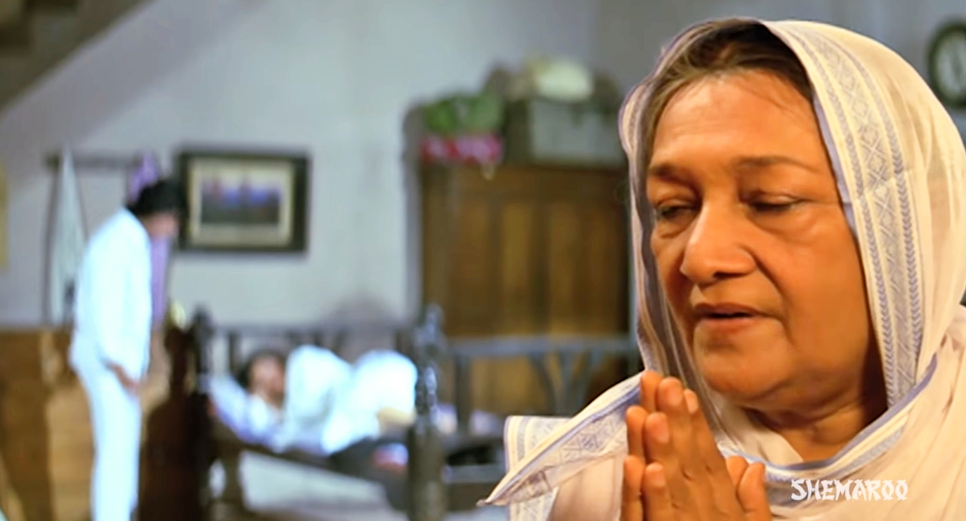 Aarti As Background Score Of Funny Scene (Karamdaata)